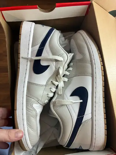 Nike shoes MENSsize 9.5, View more