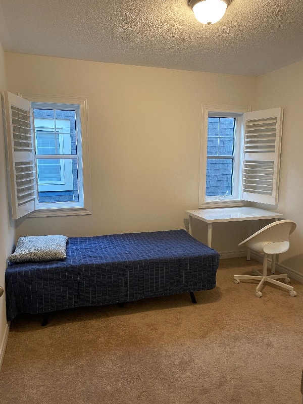 1 Bachelor Room for Rent 700/ near Mount Pleasant Go,Brampton Room