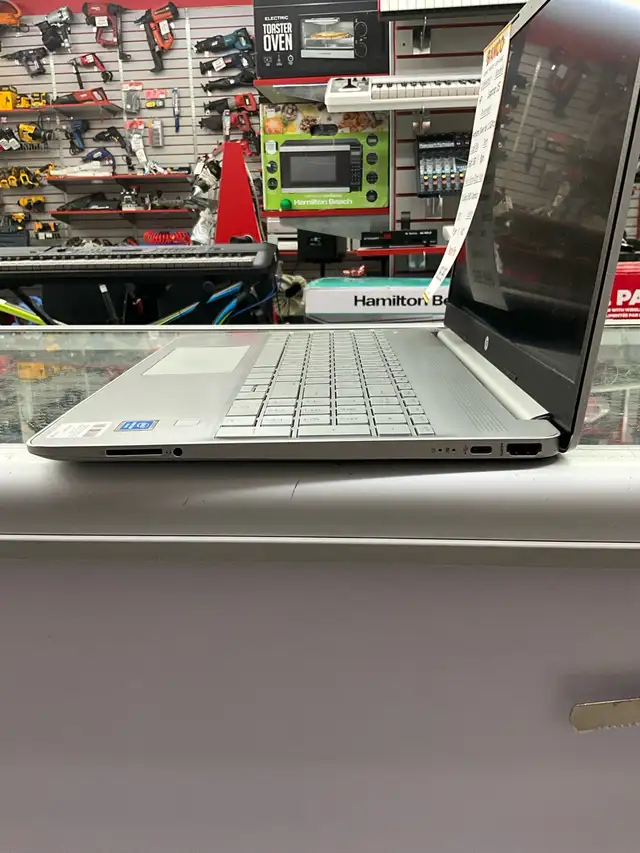 Portátil HP con Windows 1164840233785217122