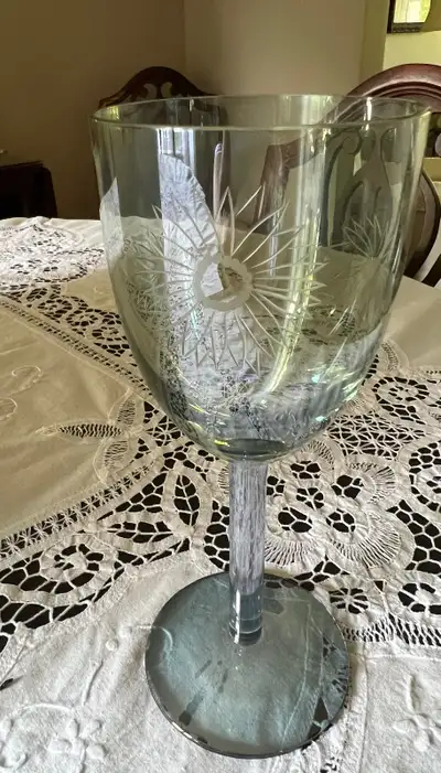 Beautiful blue green with etched daisy motif. ROSCHER made in Romania. 8 stemmed wine glasses with l...