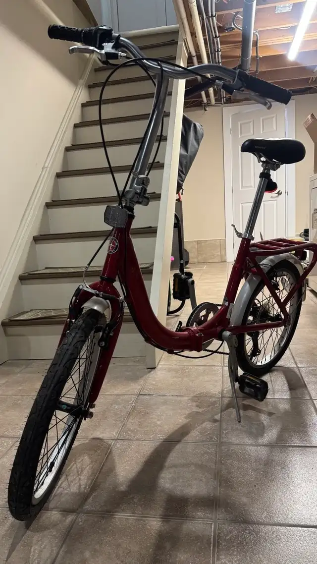 Schwinn Adult 6-Speed Foldable Bike in Road in Kingston - Image 2
