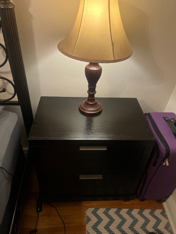 Table de nuit a vendre Autres tables Ville de Montréal Kijiji