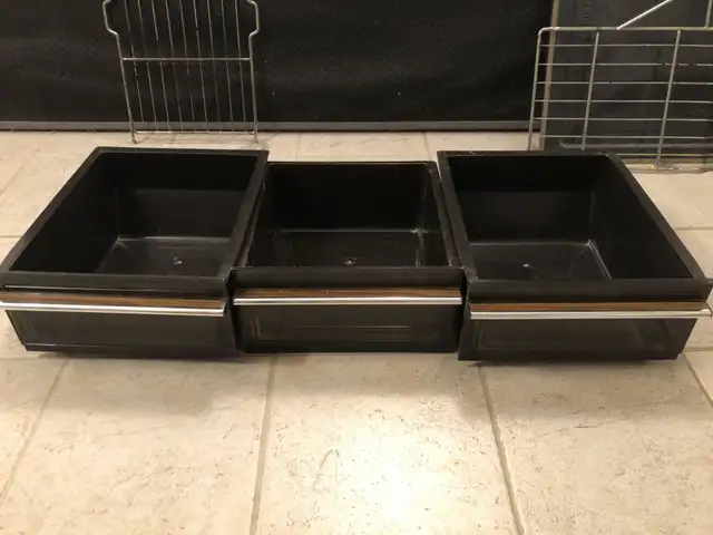 Frigidaire 1980-1990 Drawers/Tiroirs Frigidaire années 1980-1990 in Refrigerators in City of Montréal - Image 2