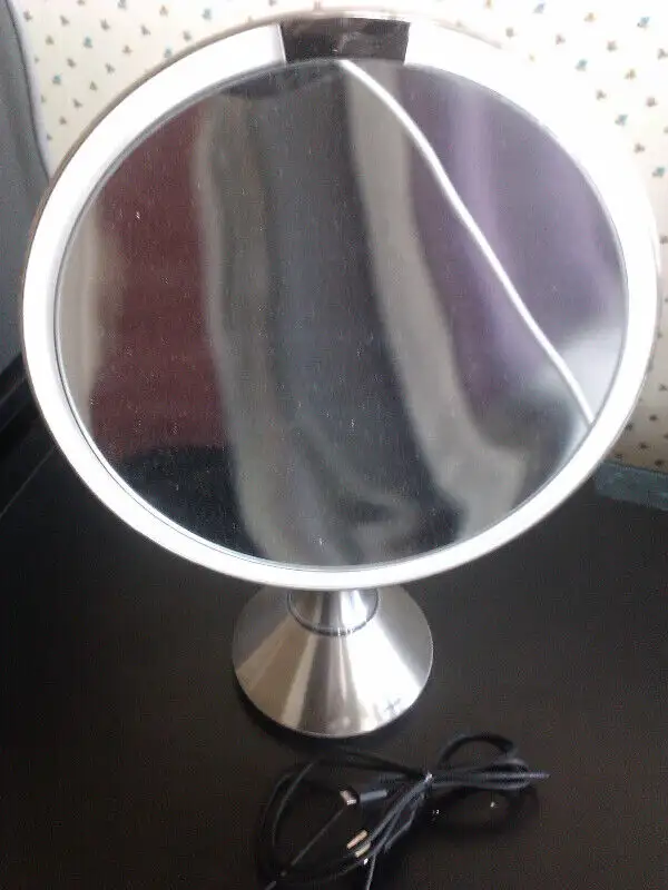 Make up Mirror by Simple Human with motion sensor in Health & Special Needs in City of Toronto - Image 3
