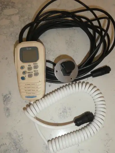 ICOM HM-127 CommandMic with NEW cord, Great working condition, serviced by ICOM '24. Plus 20' connec...