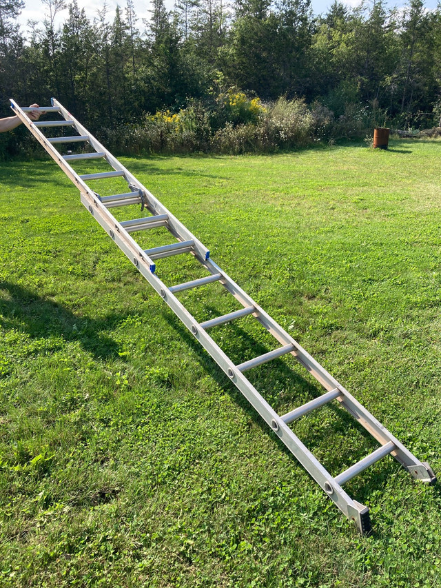 12 ft extension ladder | Ladders & Scaffolding | Belleville | Kijiji