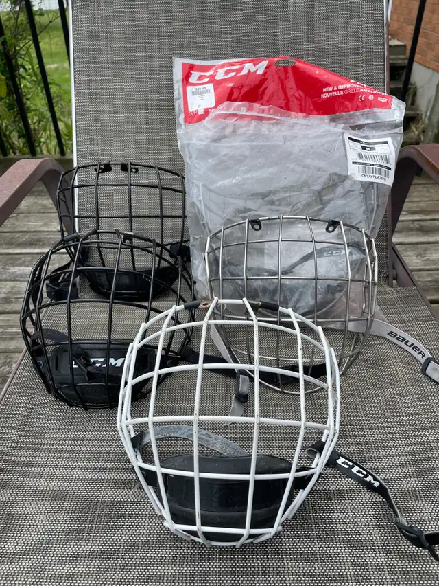 Hockey equipment clean-out in Hockey in Belleville - Image 6