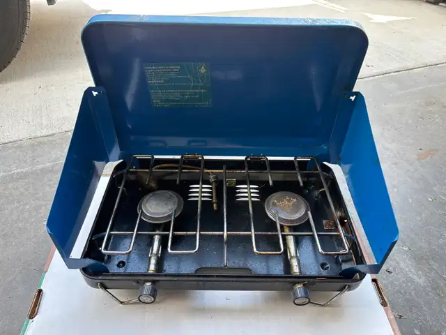 World Famous Camp Stove Model 2800 in Fishing, Camping & Outdoors in Winnipeg - Image 2