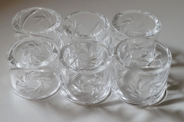 Vintage Rare Pinwheel Crystal Napkin Rings -  Set of 6 in Arts & Collectibles in Oshawa / Durham Region - Image 4