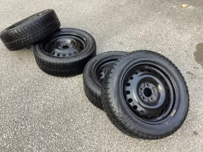 225/55/17 Blizzak winter tires on Nissan rims. Used 1 winter then into storage. The Nissan Maxima wa...