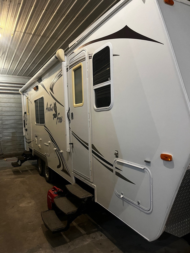 2011 arctic fox  in RVs & Motorhomes in Calgary - Image 2