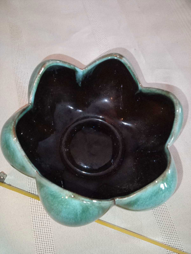 Blue mountain pottery 6 1/2 in. Wide by 3 1/2 in. High perfect   in Arts & Collectibles in Yarmouth - Image 2