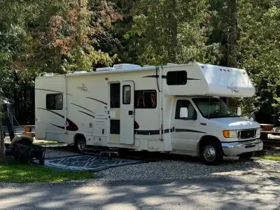 31’ 106000 kms. Generator-pw pl dash and roof a/c. Cruise -tilt - TV - 5000 watt inverter. Professio...