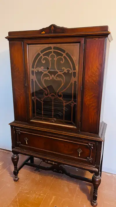 Antique China Cabinet. Unsure of the age. In good shape for its age. Solid and well built. Dove tail...