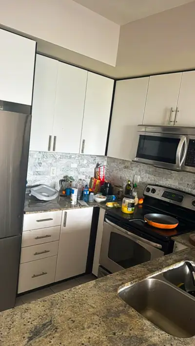 Renting a room Steele ave and Bathurst- short term or long term. Can be renting weekly $230 by week...