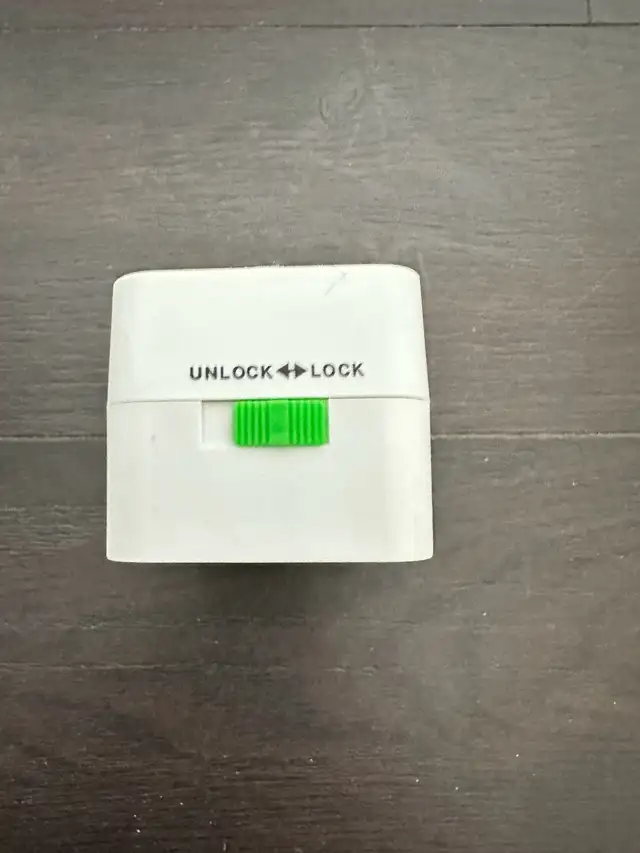 Travel Adapter495871259124049923