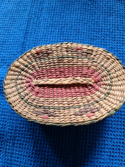 I have for sale a highly decorative vintage Native sweetgrass trinket box in excellent condition. Th...