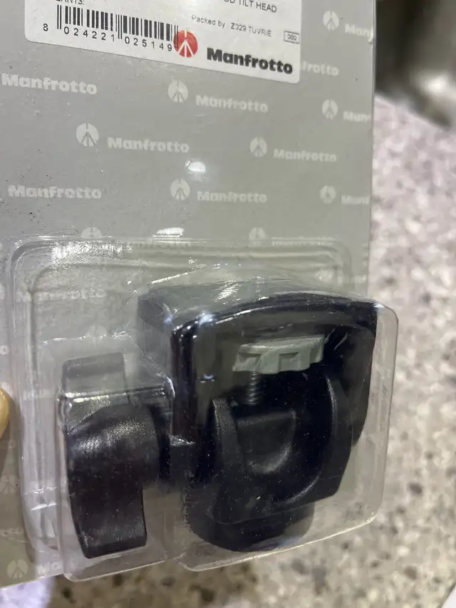 New Manfrotto tilt head in Cameras & Camcorders in Markham / York Region - Image 4