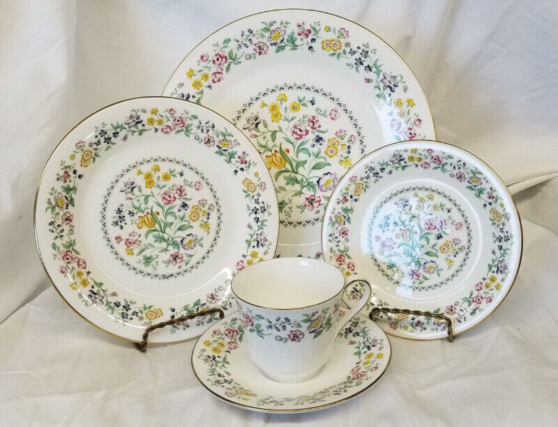 Royal Doulton "Spring Glory" Dinner Service For 8, used for sale  