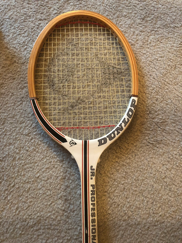 Raquette de tennis et rack vintage dans Art et objets de collection  à Laval/Rive Nord - Image 2