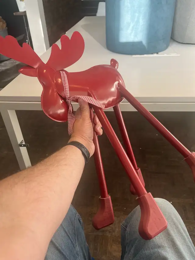 9.5" METAL MOOSE W/WOODEN FEET, LARGE ANTLERS & GINGHAM SCARF in Holiday, Event & Seasonal in Ottawa - Image 3