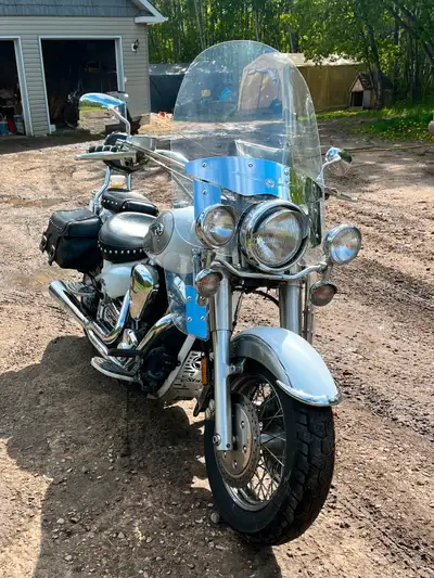 Great Condition. Low Klm. Always stored indoors.Upgraded Vance & Hines exhaust. Pearl white. Special...