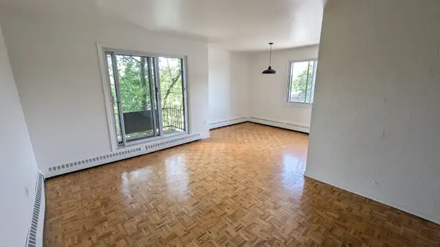 4½ PROMOTION: 1 MONTH FREE, Renovated Kitchen.