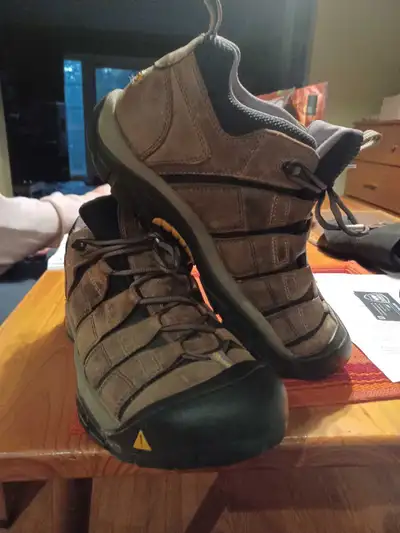 Keen hiking shoes 12, View more