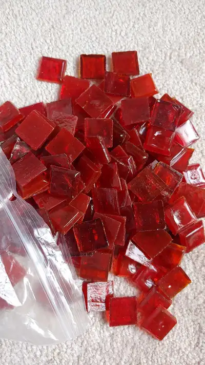 Bag of 160 pieces of red mosaic tiles or glass