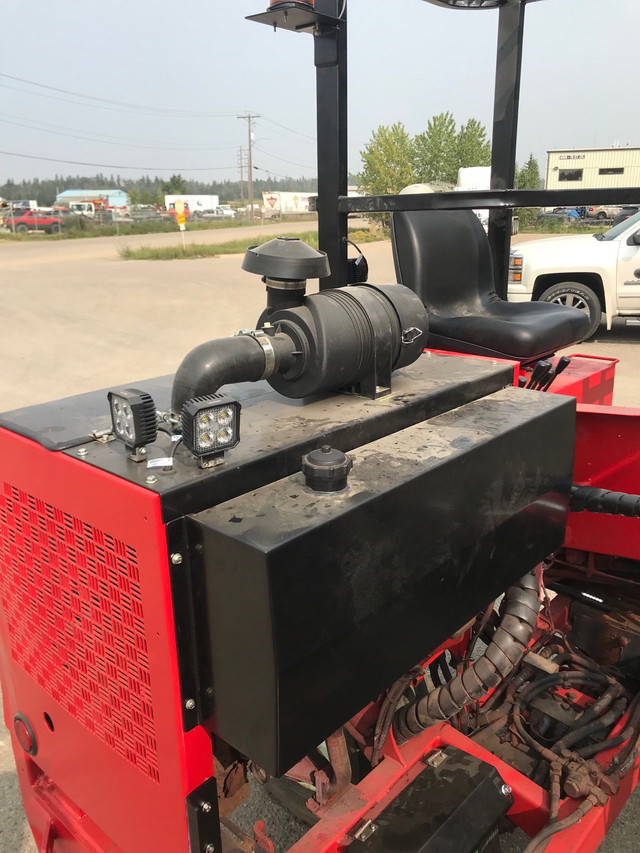 Moffet M5000W4W in Other in Red Deer - Image 4