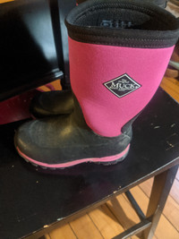 Girls MUCK boots size 1