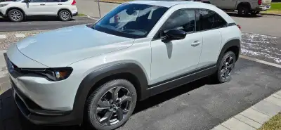 Je vends ma Mazda MX-30 GT 2022, un véhicule 100% électrique avec seulement 18218 km au compteur. Ce...