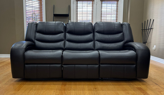 Leather Sofa Set (motorized reclining sofa & love seat) in Chairs & Recliners in Oshawa / Durham Region