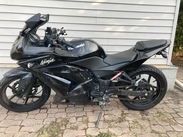 2009 kawaski ninja 250cc in Sport Bikes in Ottawa - Image 9
