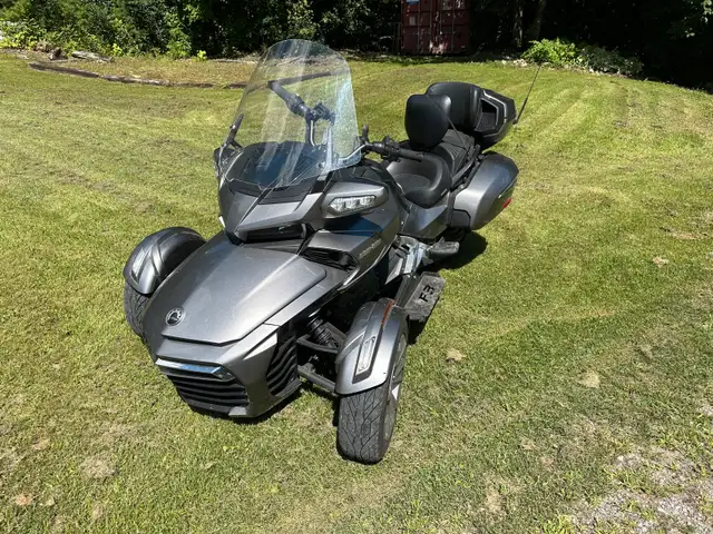 Can am Spyder F3 touring limited 2017 in Touring in Gatineau - Image 7