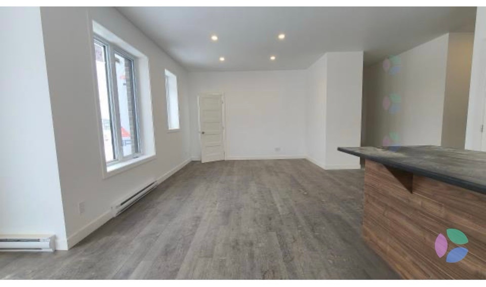 Grand 6½ moderne  3 chambres + Électroménagers + déneigement inc 3