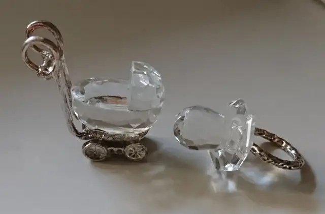 Crystal Glass Baby Carridge & Baby Pacifier Crystal Glass in Arts & Collectibles in Oshawa / Durham Region - Image 2