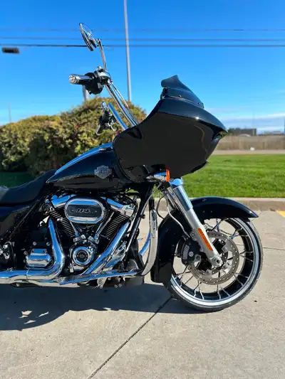 2021 Harley-Davidson Road Glide Special – 114ci – Loaded Asking $35,000 Only 14,000 km Selling my 20...