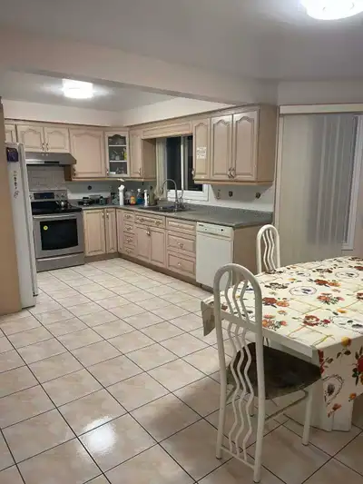Mississauga! One bright room for rent