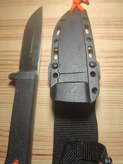 Cold Steel Master Hunter San-Mai Camp/Hunting Knife – Brand New, View more