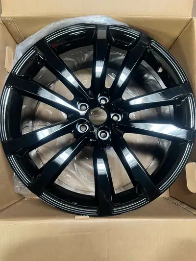 Hi, I am selling a brand new in box RTX Whitley wheel. Only 1 wheel is available The size of this wh...