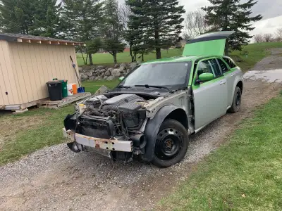 2005 Dodge Magnum No front end Rotted sub frame Absolutely NO BRAKES Good running Hemi engine Approx...