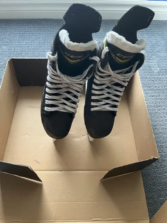 Mens CCM Tacks Ice Skates - skate size 9/shoe size 10.5 $75 OBO in Hockey in City of Toronto - Image 4