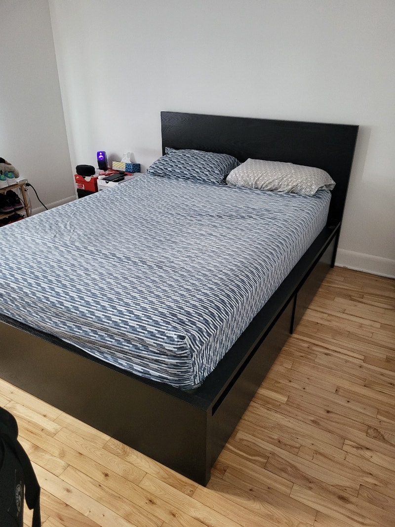 Base de lit IKEA MALM Lits et matelas Ville de Québec Kijiji