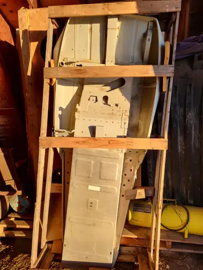 VINTAGE SNOWMOBILE: Skidoo Blizzard 5500/7500/9500 Frame. NEW OLD STOCK. Has a few scratches on bott...