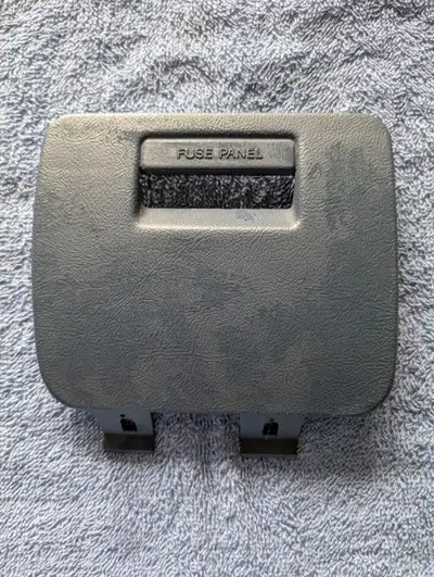 Fuse Box Cover Fits 1992-1996 F150 & Bronco, 1992-1997 F250, F350 & f-superduty Great condition - $2...