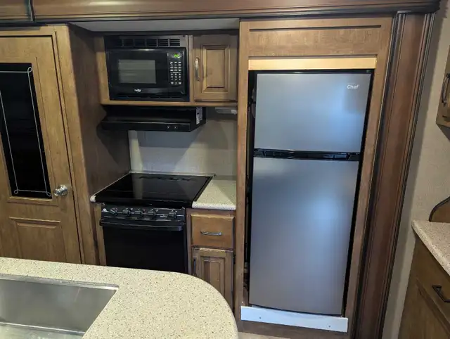 Grand Design Reflection For Sale in Travel Trailers & Campers in Comox / Courtenay / Cumberland - Image 6