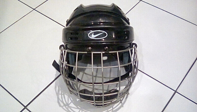 Casque et grille NIKE BAUER Hockey helmet with cage SMALL dans Hockey  à Laval/Rive Nord