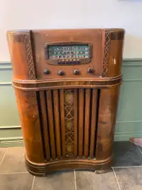 RARE 1941 Motorola model 83K1 AM & SW 3-Band 8-Tube Floor Radio