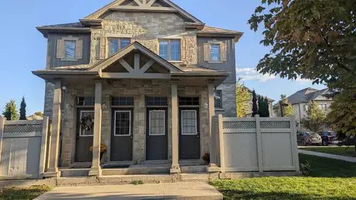 LUXURY 1 BEDROOM CONDO – 742 Sq-ft. - December 1st Glasgow and University part of "931 Glasgow - Uni...